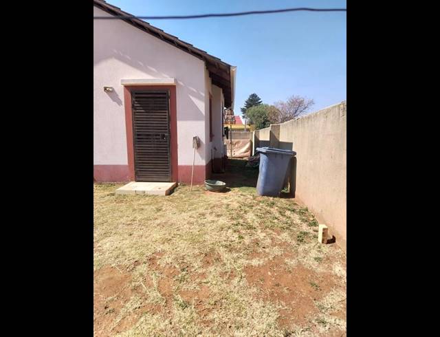 2 BEDROOM HOUSE FOR SALE IN LENASIA SOUTH